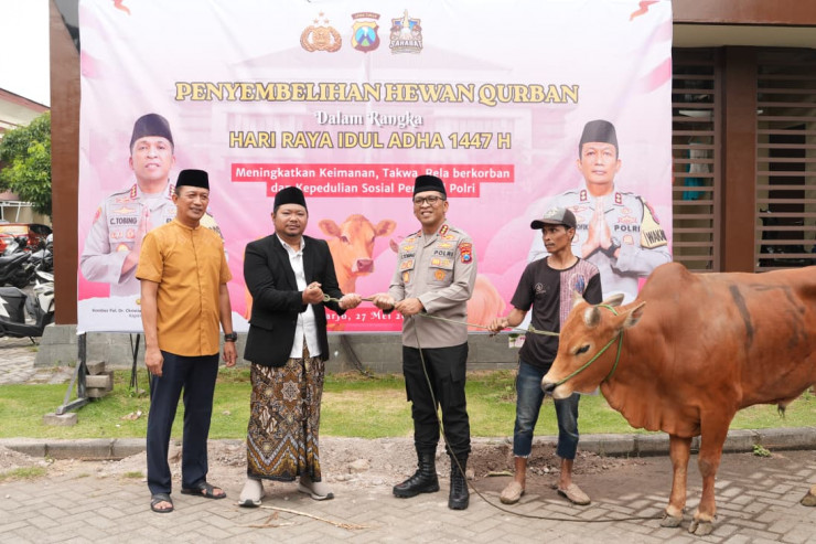 Idul Adha 2026, Polresta Sidoarjo Salurkan 100 Hewan Kurban