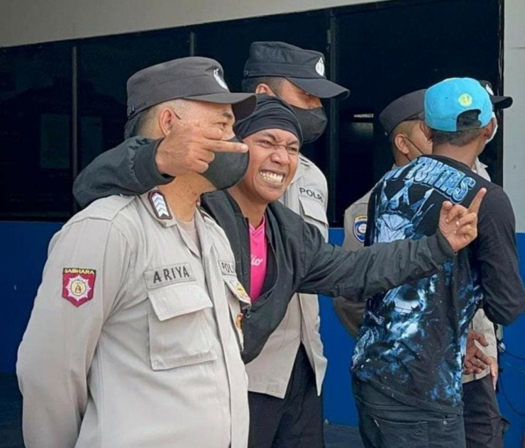 Viral Kesabaran Polisi saat Pam Unjuk Rasa 135 Menit di Malang