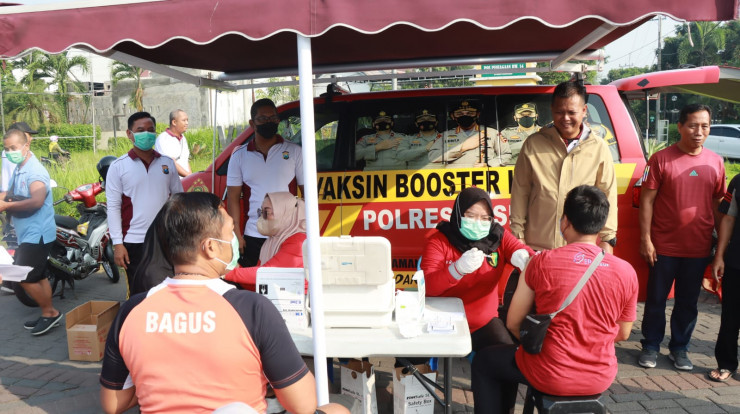 Kapolresta Sidoarjo Tinjau Vaksinasi Covid-19 di Vila Jasmine