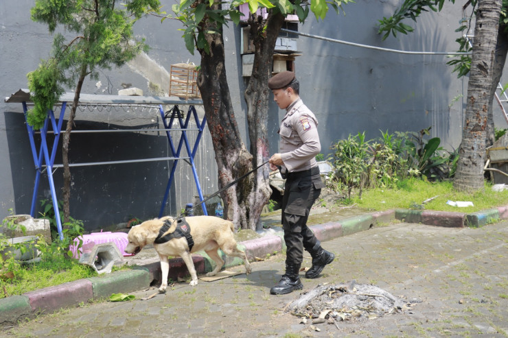 Jelang Jumat Agung Polres Tanjungperak Sterilisasi di Beberapa Gereja