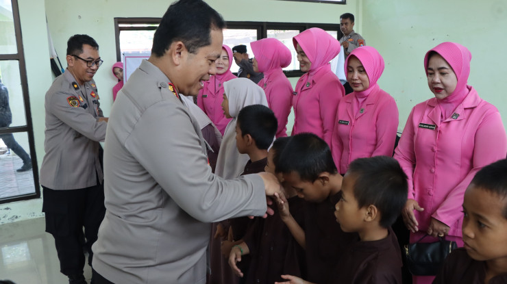 Polres Nganjuk Gelar Baksos Serentak di Panti Asuhan, Wujud Nyata Kepedulian Polri di Hari Bhayangkara ke-79