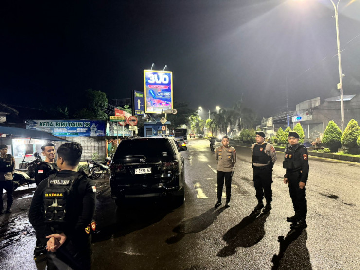 Pimpin Patroli Malam Wakapolres Jember Wujudkan Keamanan dan Kenyamanan Warga adalah Komitmen