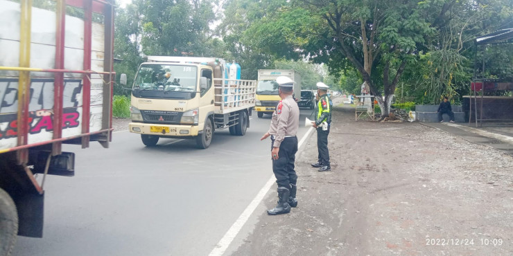 Libur Nataru, Polres Bondowoso Lakukan Public Addres di Jalur Rawan Kecelakaan