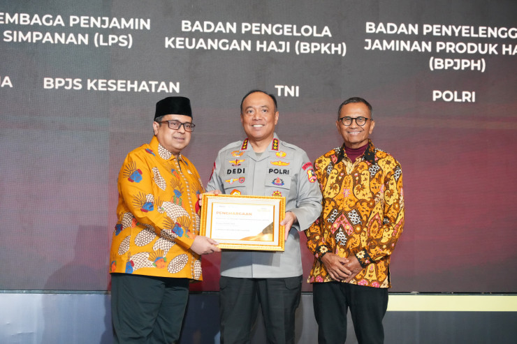 Wakapolri Terima Disway Award, Polri Tegaskan Komitmen Perkuat Kepercayaan Publik dan Sinergi Media