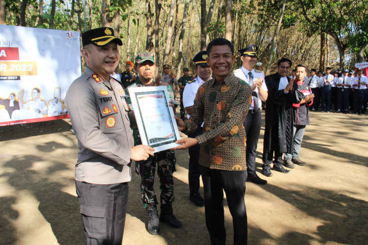 Mendadak Jadi Guru Pada Kelas Inspirasi, Kapolres Kediri Kota Beri Motivasi Para Pelajar