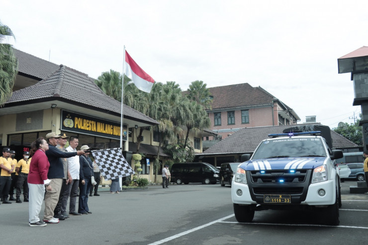 Polresta Malang Kota Berangkatkan Bantuan Kemanusiaan ke Lumajang