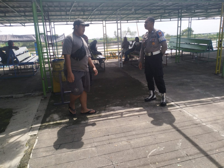 Polsek Jabon Siagakan Personel di Wisata Bahari Tlocor Selama Libur Idul Fitri 2025