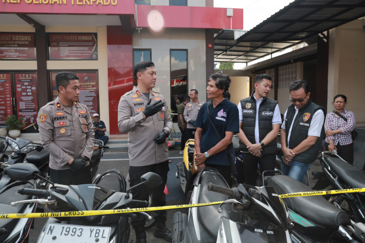 Polres Jember Berhasil Bongkar Sindikat Curanmor Amankan Tiga Tersangka dan 23 Motor Curian