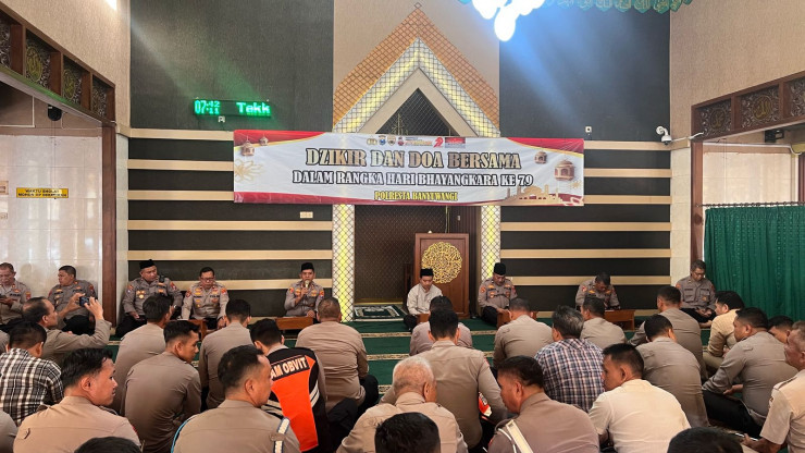 Polresta Banyuwangi gelar Dzikir dan Doa Bersama Sambut Hari Bhayangkara ke-79