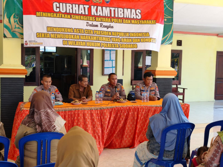 Curhat Kamtibmas di Desa Prambon, Polresta Sidoarjo Ajak Warga Jaga Situasi Kondusif