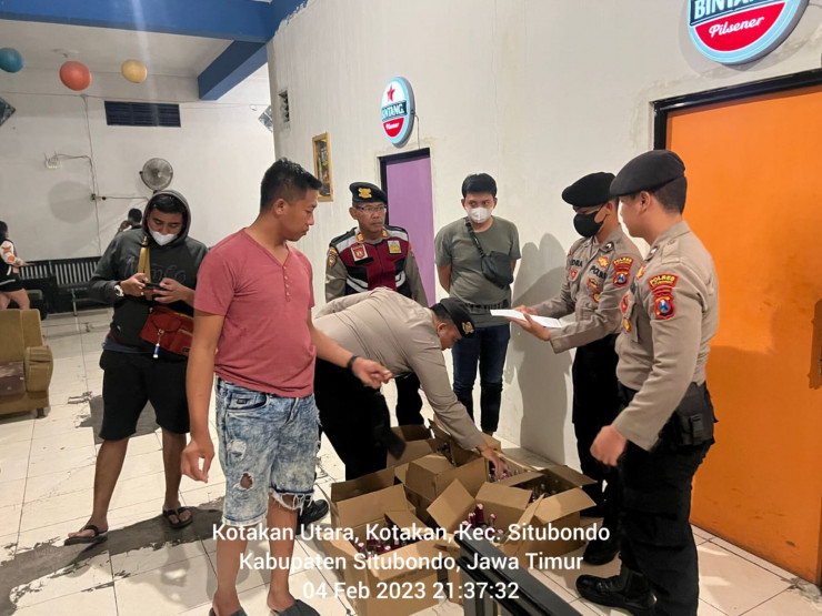 Polres Situbondo Gelar Razia Miras, 98 Botol Miras Berhasil Diamankan