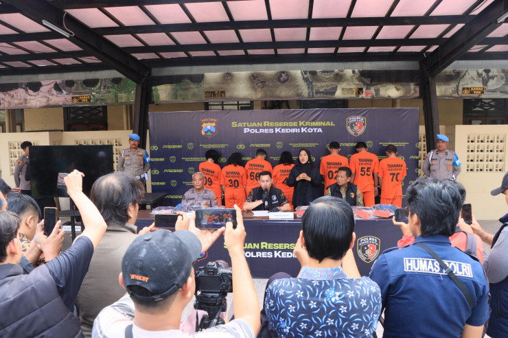 Polres Kediri Kota Berhasil Amankan 4 Wanita Komplotan Pencurian Lintas Provinsi yang Videonya Viral