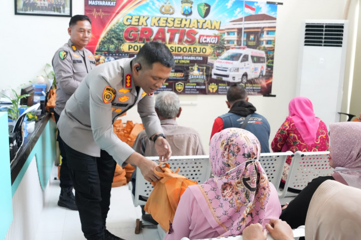 Hari Bhayangkara Ke-80, Polresta Sidoarjo Berikan Layanan Kesehatan Gratis dan Baksos Bagi Difabel