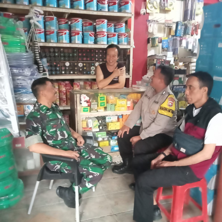 Polisi di Kota Malang Patroli Dialogis di Sejumlah Toko Bahan Kimia Jelang Ramadhan
