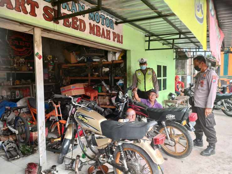 Polisi di Gresik Masif Sosialisasikan Larangan Bengkel Jual dan Pasang Knalpot Brong
