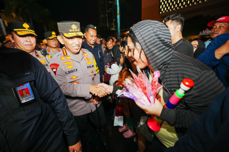 Kapolri Turun Langsung ke HI Cek Pengamanan Tahun Baru hingga Sapa Masyarakat