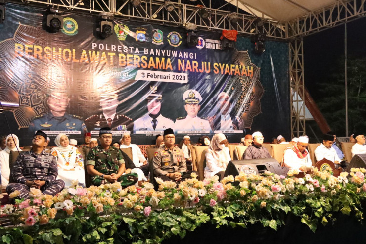 Polresta Banyuwangi Gelar Sholawat Bersama dan Santuni 525 Yatim