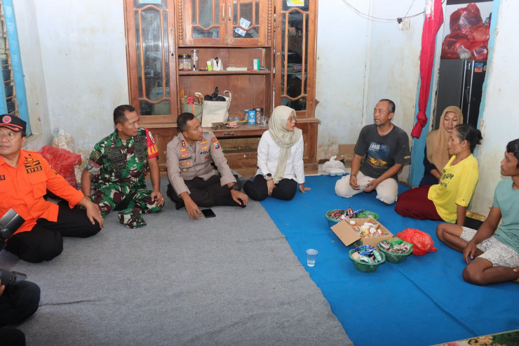 Kolaborasi, Polres Kediri Kota Bersama Pemkab Tangani Bencana Banjir di Mojo