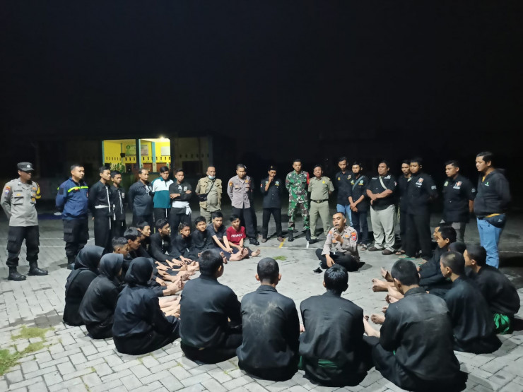 Jelang Nataru, Polres Gresik Bersama TNI Gandeng Pendekar Lakukan Patroli