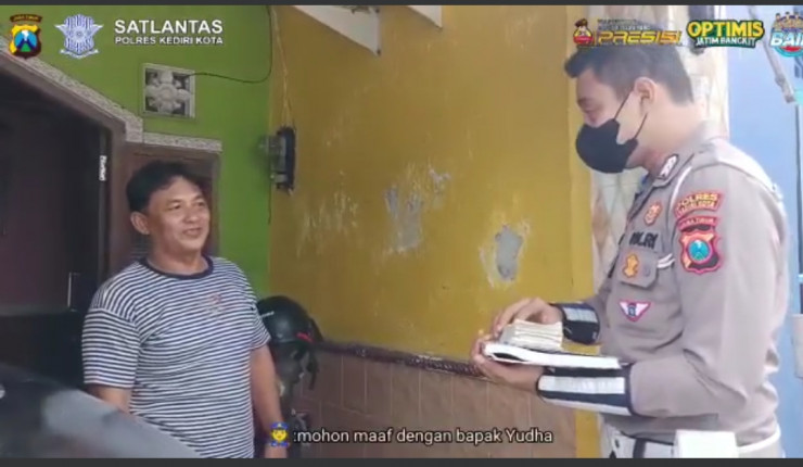 Polres Kediri Kota Permudah Masyarakat Mendapatkan Pelayanan Dengan Program STNK ‘Si Tahu’